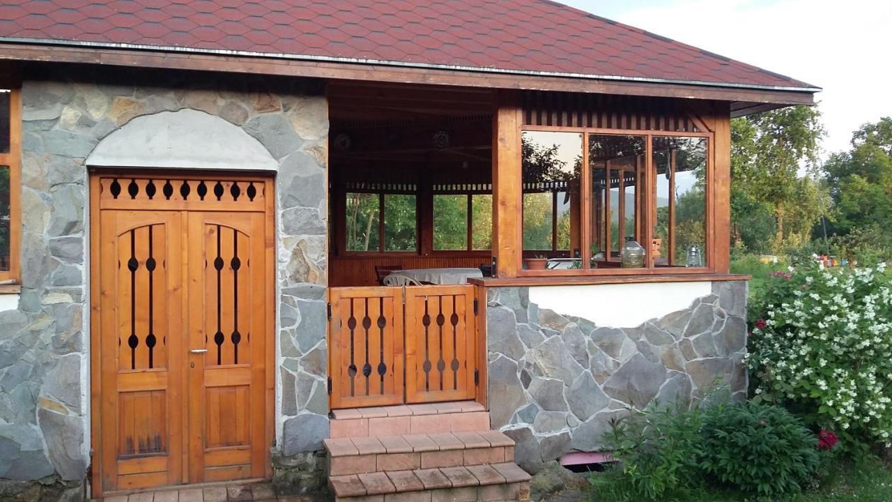 Albinuta Guesthouse Ozun Exterior photo